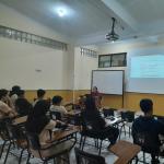 Peserta Mengikuti Pembekalan Materi UKM 1