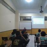 Peserta Mengikuti Pembekalan Materi UKM 2