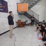 Foto Pemateri Menyampaikan Materi
